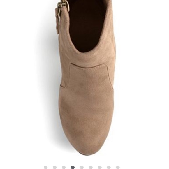 Boots - Picture 3 of 4